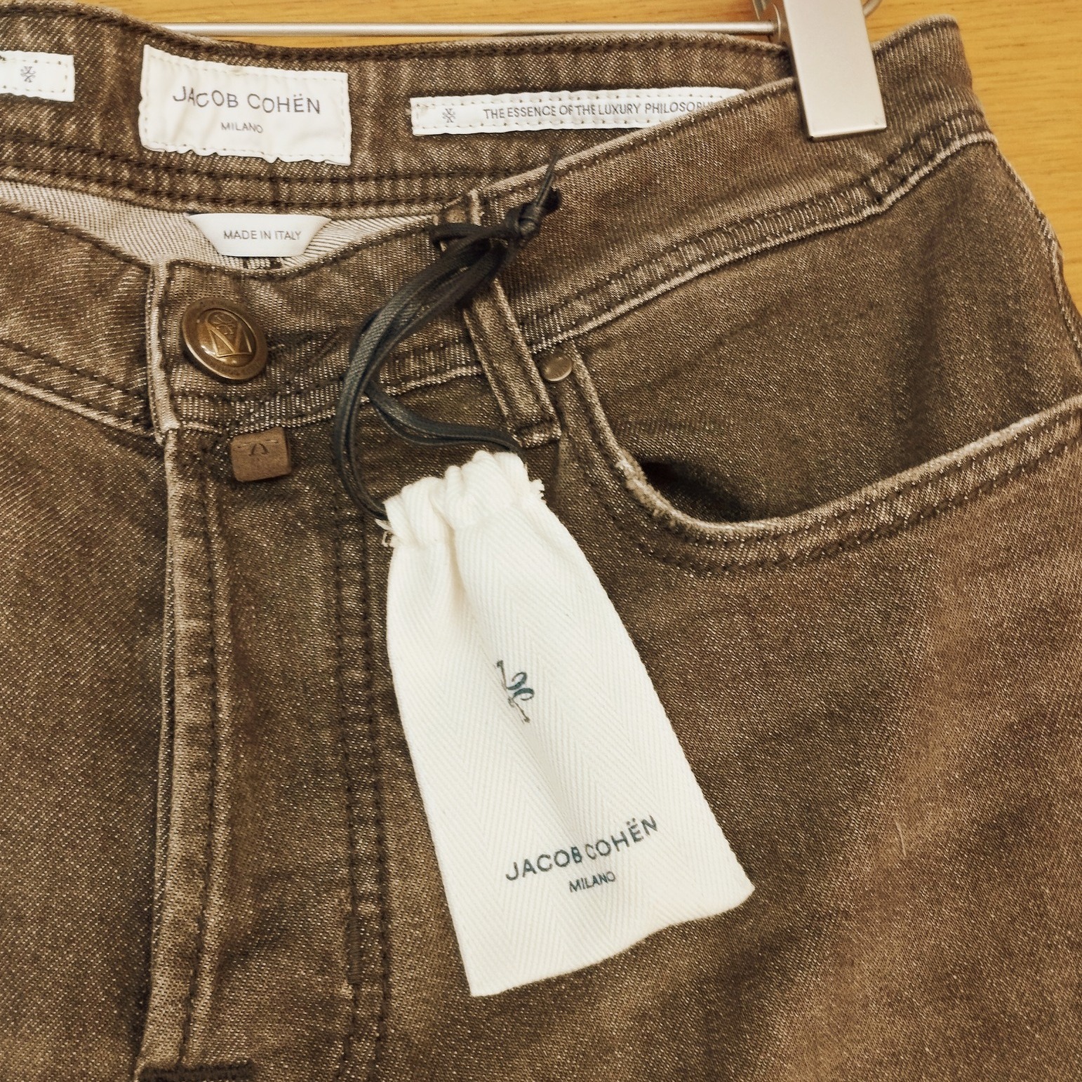 Brown Denim - Jacob Cohen - on line sul nostro sito jacobcohen luxurydenim Brown Denim - Jacob Cohen - on line sul nostro sito jacobcohen luxurydenim