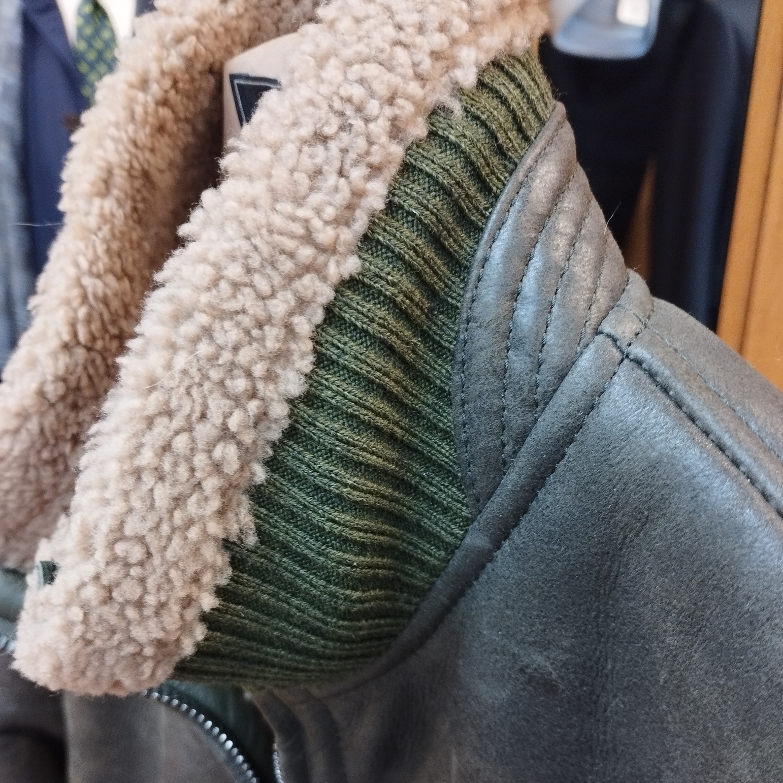 Montone Oliva Invecchiato - BOTTI - Shop on line luxuryleather italiancraftmanship Montone Oliva Invecchiato - BOTTI - Shop on line luxuryleather italiancraftmanship