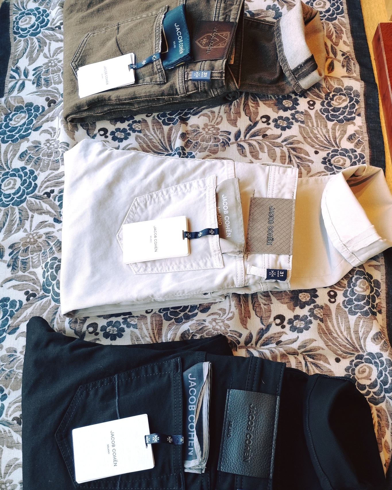 Denim in Brown, Black and White - Jacob Cohen jacobcohen luxurydenim Denim in Brown, Black and White - Jacob Cohen jacobcohen luxurydenim